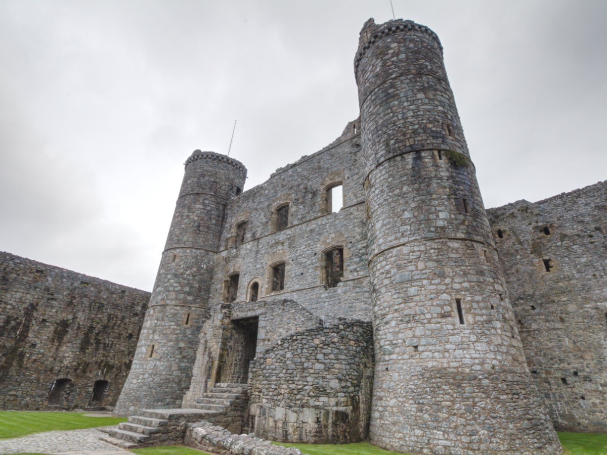Post Banner - Harlech Castle - rich history in spectacular surroundings