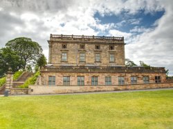 Nottingham Castle - Fortification, beautiful mansion, an ancient pub and Robin Hood Banner