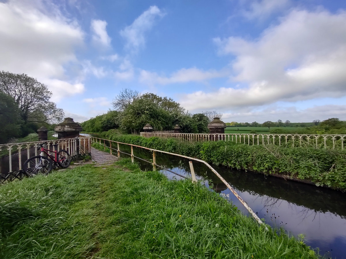 Bike by a canal over the A5