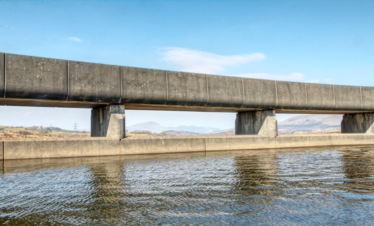 The mountains through the dam