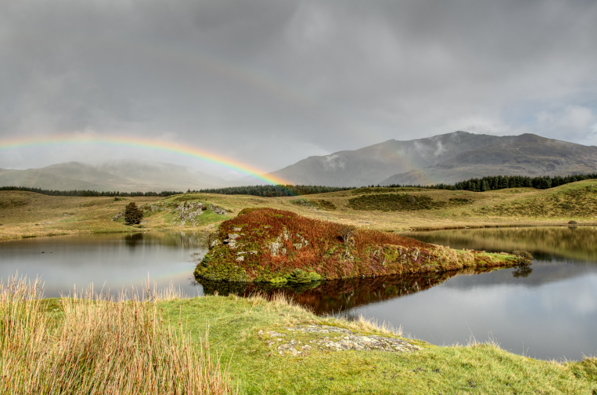 A view with a rainbow over Llyn y Dywarchen