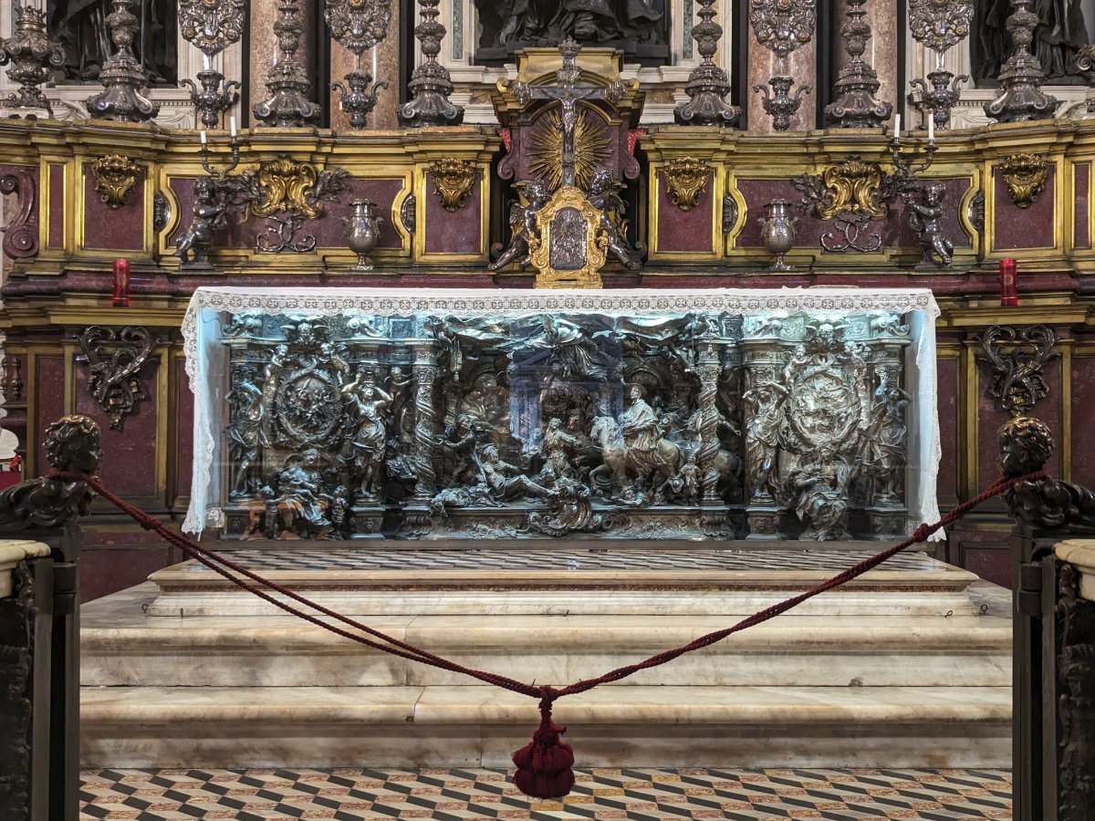 The alter at the Royal Chapel of the Treasure of San Gennaro close up